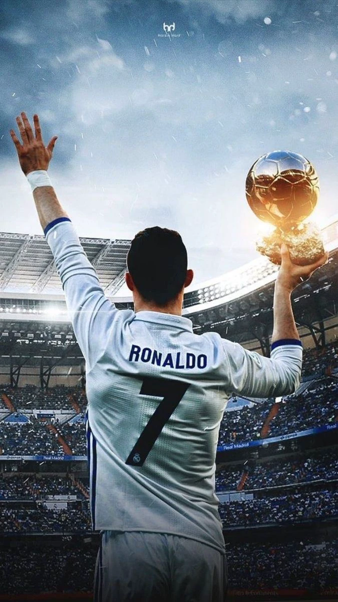 Cristiano Ronaldo n&acirc;ng cup - H&igrave;nh nền b&oacute;ng đ&aacute; đẹp