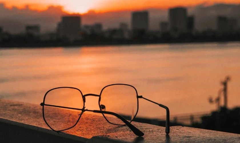 Ảnh nền buồn ho&agrave;ng h&ocirc;n b&ecirc;n bờ s&ocirc;ng