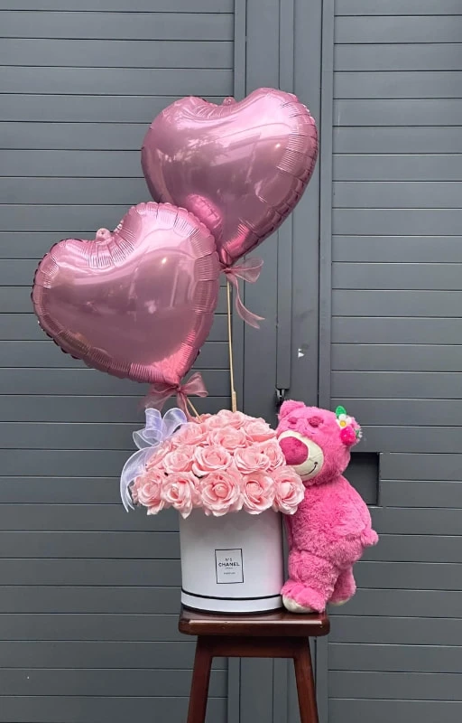 Bộ ảnh h&igrave;nh nền gấu d&acirc;u Lotso dễ thương ngo&agrave;i đời