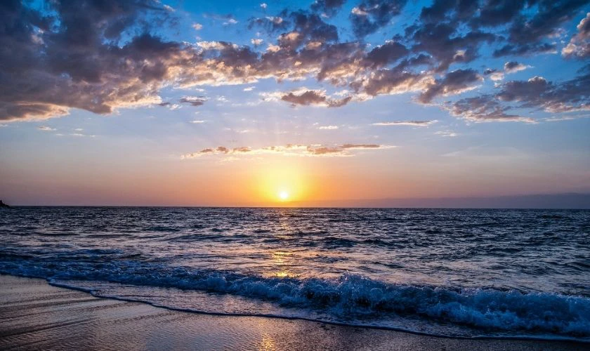 Wallpaper Win 10 đẹp - Ảnh buổi chiều t&agrave; tr&ecirc;n biển