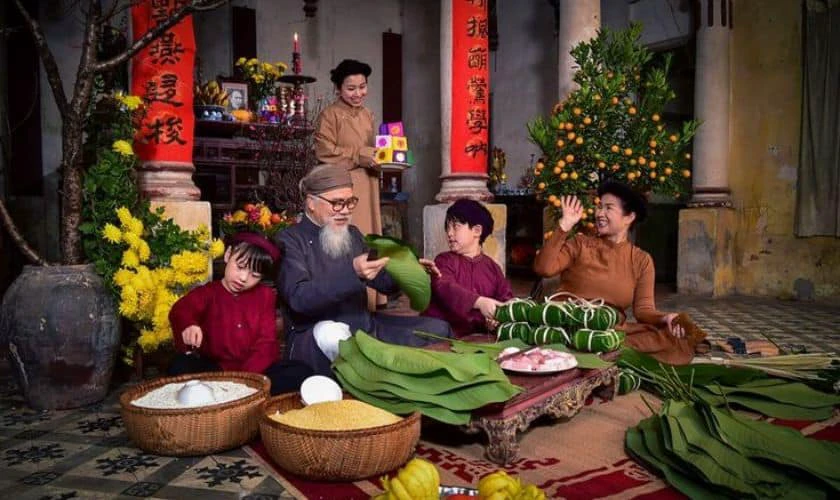 Hình máy tính quây quần gói bánh chưng đáng nhớ