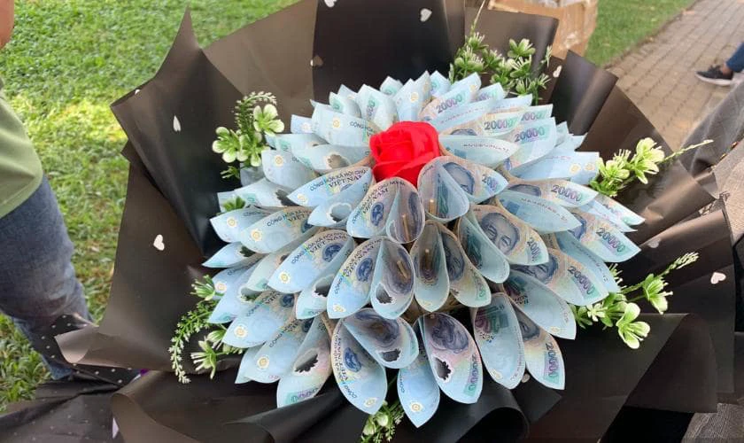 Hoa Lễ Tình Nhân rực rỡ, thu hút