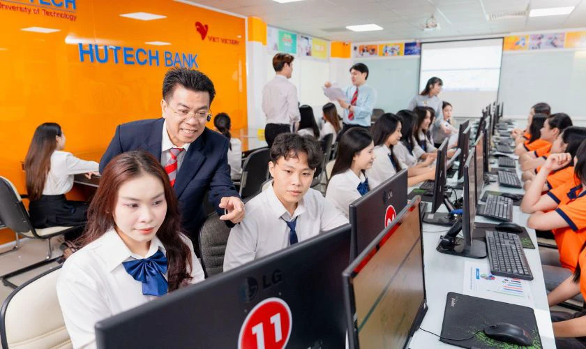 Lưu ý khi đóng Học phí HUTECH