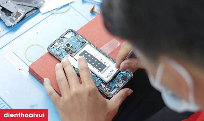 Thay pin Samsung Galaxy Note 20 Ultra ở đâu uy tín?