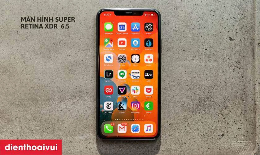 M&agrave;n h&igrave;nh 6.5 inches với tấm nền OLED ho&agrave;n hảo