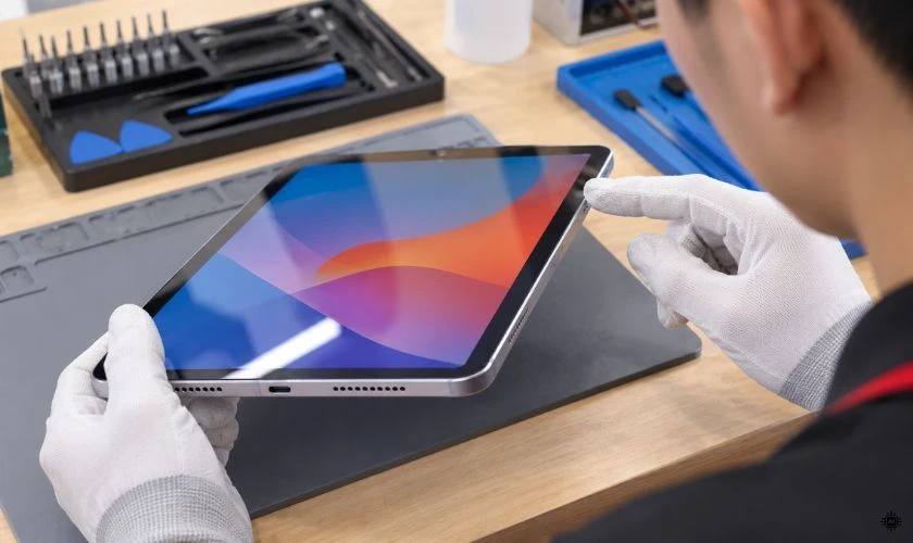 Kiểm tra màn hình và khung viền iPad