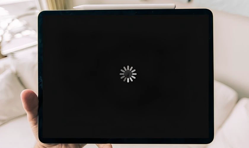 iPad khởi động lại liên tục là lỗi gì