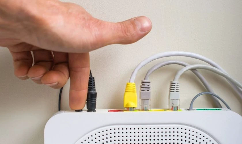 Khởi động lại modem và router