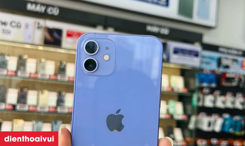 Có nên mua iPhone 12 64GB chính hãng VN/A hàng trưng bày không?