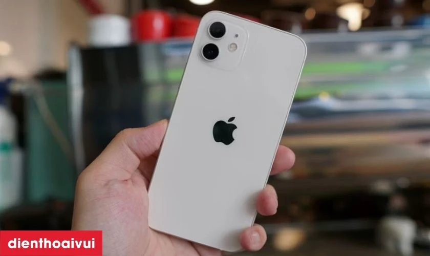 Có nên mua iPhone 12 64GB cũ trầy xước không?