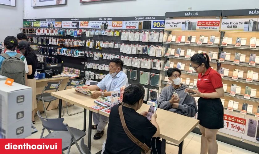 Có nên mua iPhone 12 Mini 64GB chính hãng VN/A hàng trưng bày không?