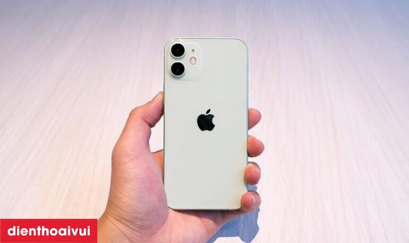 Có nên mua iPhone 12 Mini 64GB cũ trầy xước không?