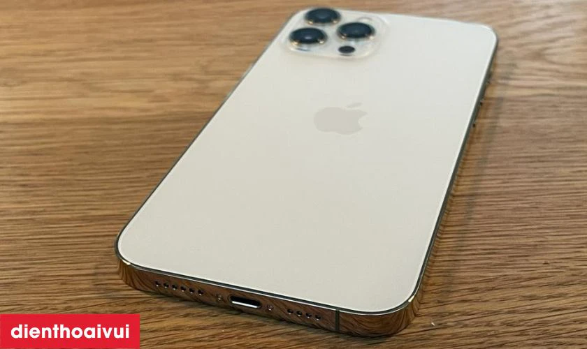 Có nên mua iPhone 12 Pro 256GB cũ xước cấn không?