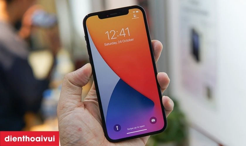 M&agrave;n h&igrave;nh OLED 6.1 inch của m&aacute;y c&oacute; độ ph&acirc;n giải cao