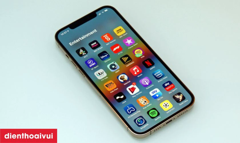 M&agrave;n h&igrave;nh Super Retina XDR OLED
