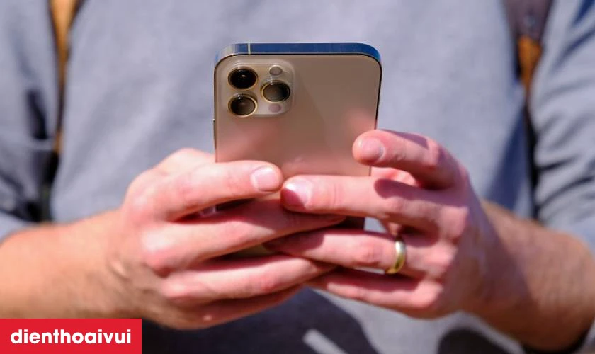 C&oacute; n&ecirc;n mua iPhone 12 Pro Max đ&atilde; k&iacute;ch hoạt kh&ocirc;ng