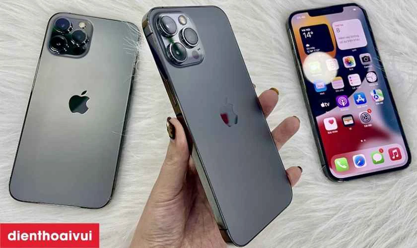 C&oacute; n&ecirc;n mua iPhone 12 Pro Max 512GB 2 SIM cũ trầy xước kh&ocirc;ng?