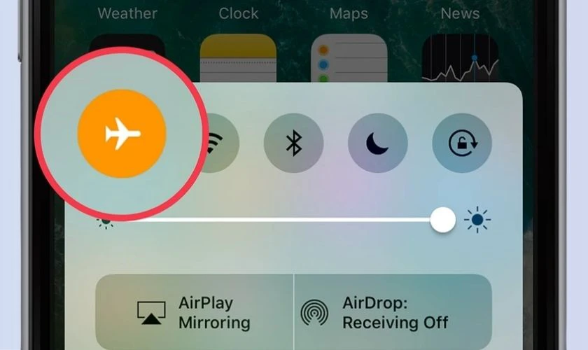 Sử dụng chế độ m&aacute;y bay khi kh&ocirc;ng d&ugrave;ng iPhone