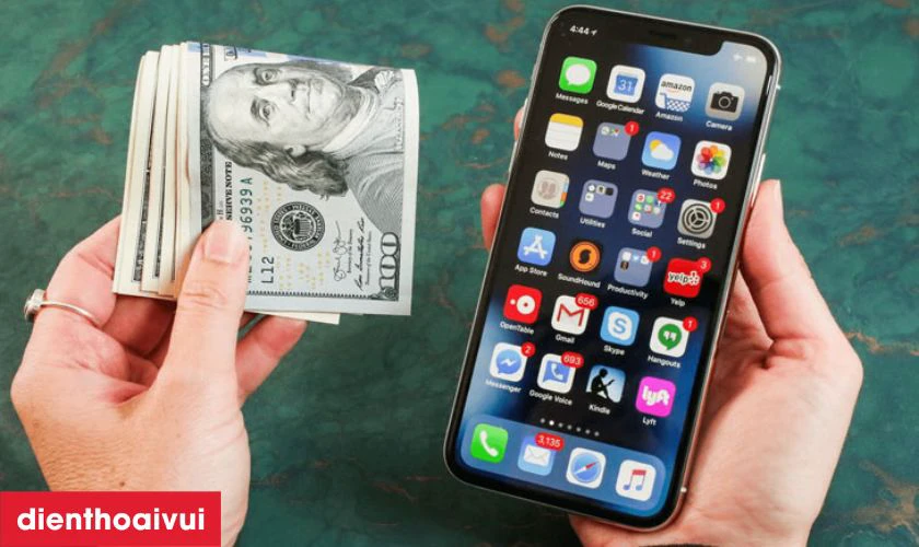 Gi&aacute; th&agrave;nh rẻ hơn so với iPhone mới&nbsp;