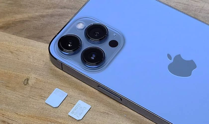 iPhone 13 c&oacute; eSIM kh&ocirc;ng?