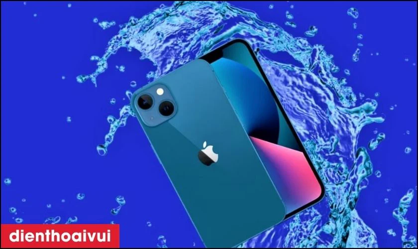 iPhone 13 Mini 512GB cũ trầy xước c&oacute; khả năng chống nước v&agrave; chống bụi tốt kh&ocirc;ng?&nbsp;