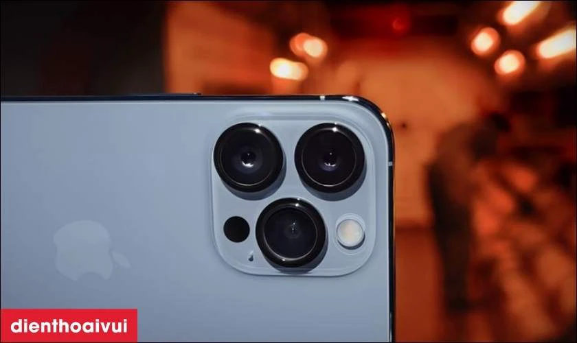 iPhone 13 Pro Max 1TB cũ trầy xước với camera sắc n&eacute;t