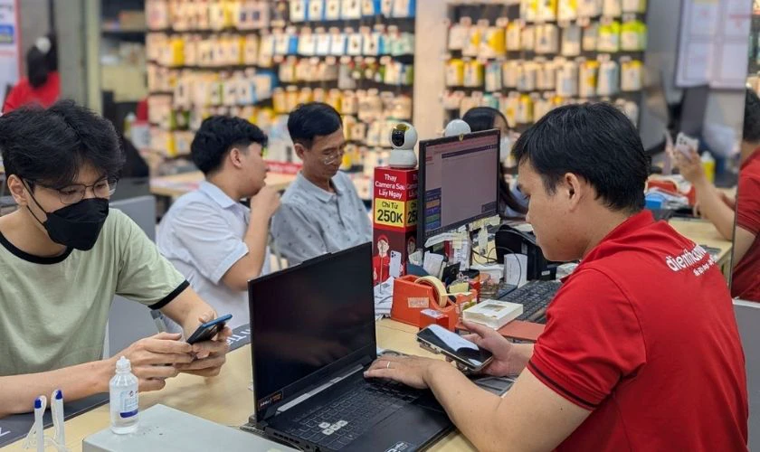 Địa chỉ sửa iPhone 13 Pro Max bị chớp màn hình uy tín