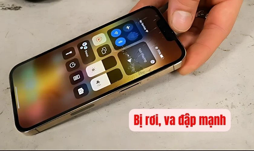 iPhone 13 Pro Max bị rơi, va đập mạnh