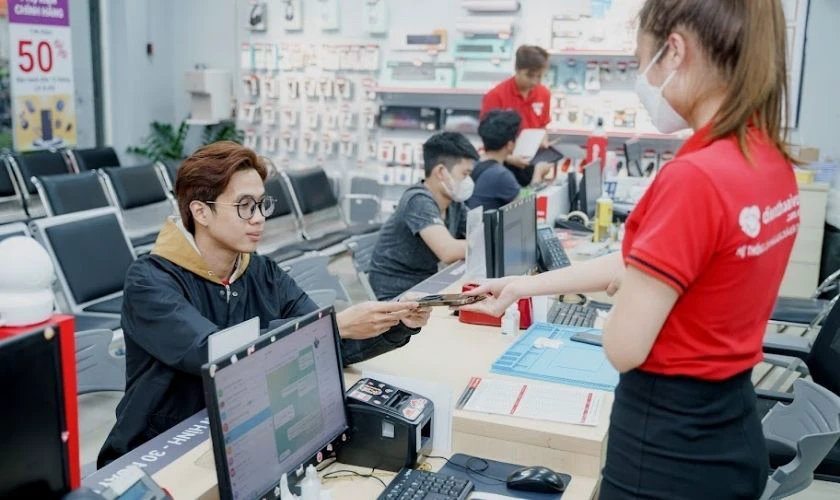 Thay pin iPhone 13 Pro Max ở đ&acirc;u uy t&iacute;n, gi&aacute; tốt?