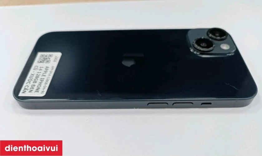 C&oacute; n&ecirc;n mua iPhone 14 128GB cũ xước cấn kh&ocirc;ng?