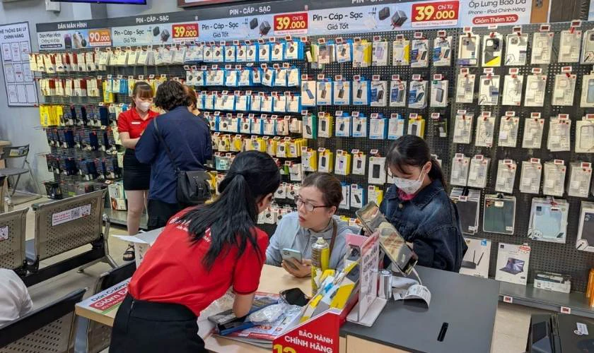 Địa chỉ thay camera iPhone 14 kh&ocirc;ng lấy n&eacute;t gần được