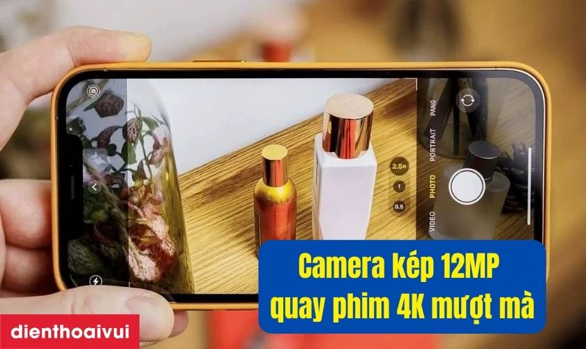Camera k&eacute;p 12MP, quay phim 4K mượt m&agrave;