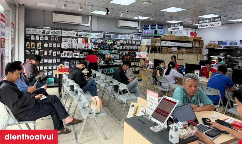 V&igrave; sao n&ecirc;n chọn iPhone 14 Pro 256GB cũ đẹp tại Điện Thoại Vui?