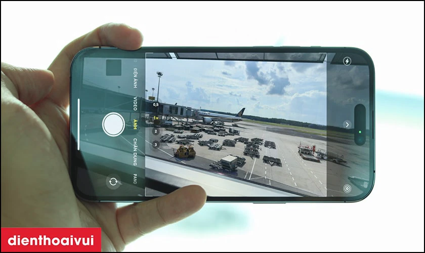 Camera ch&iacute;nh 48MP sắc n&eacute;t v&agrave; c&ocirc;ng nghệ zoom quang học