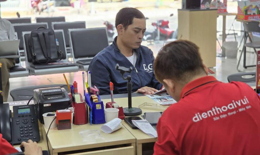 Địa chỉ thay vỏ iPhone 14 Pro Max bị tróc sơn viền uy tín