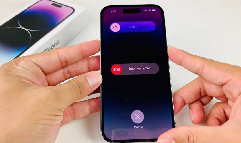 C&aacute;ch lắp SIM cho iPhone 14 Pro Max c&oacute; khe SIM