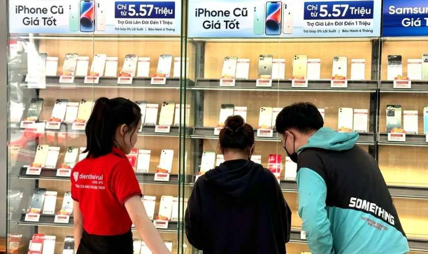 Điện Thoại Vui đang b&aacute;n c&aacute;c d&ograve;ng iPhone 14 cũ với gi&aacute; cực sốc