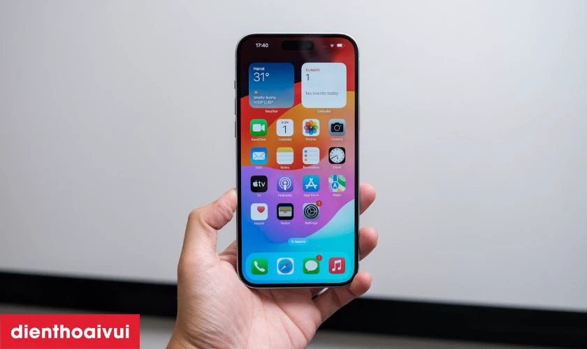 iPhone 15 Plus 256GB c&oacute; tấm nền OLED 6.7 inch