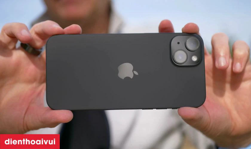 iPhone 15 Plus sử dụng cảm biến ch&iacute;nh 48MP cho ảnh sắc n&eacute;t