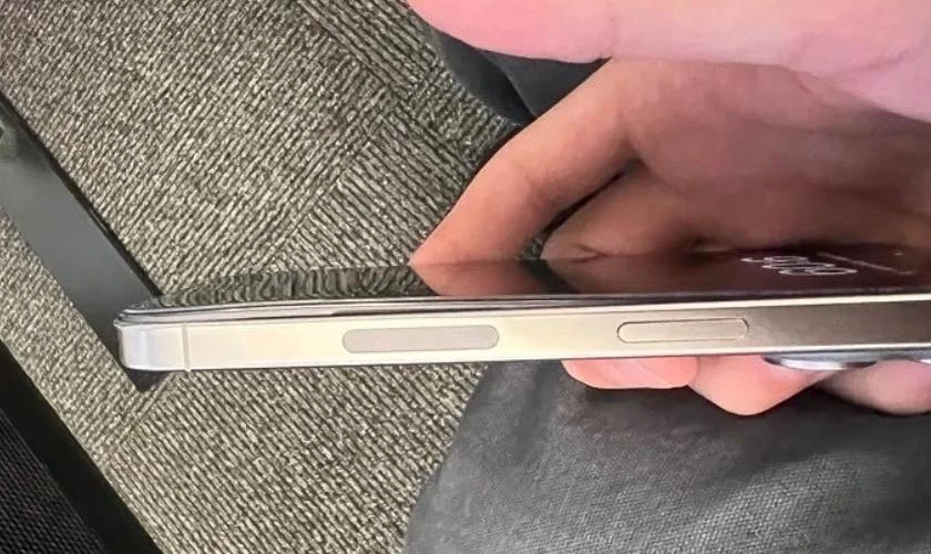 Dấu hiệu nhận biết pin iPhone 15 Pro Max bị phồng