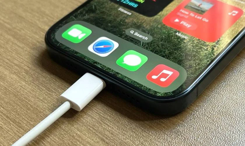 So s&aacute;nh thời lượng pin v&agrave; sạc