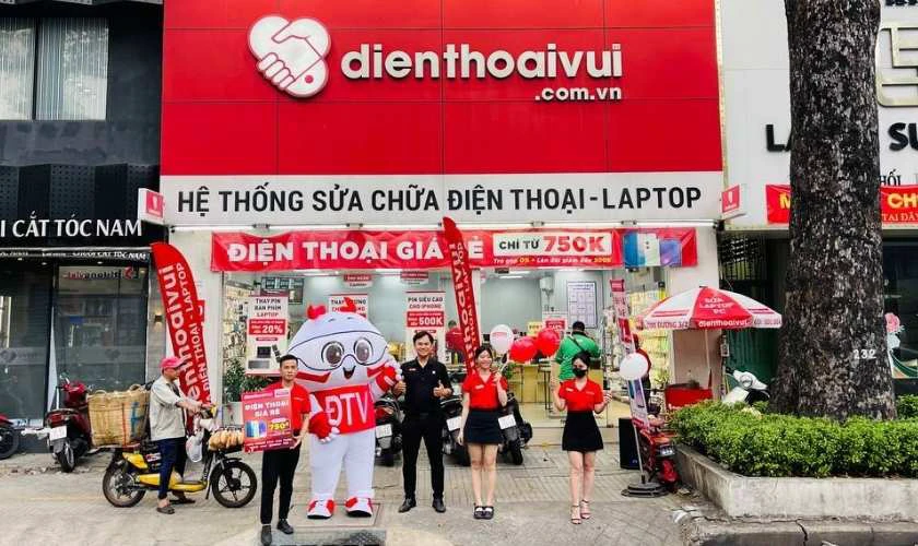 Đội ngũ nh&acirc;n vi&ecirc;n nhiệt t&igrave;nh, c&oacute; kinh nghiệm