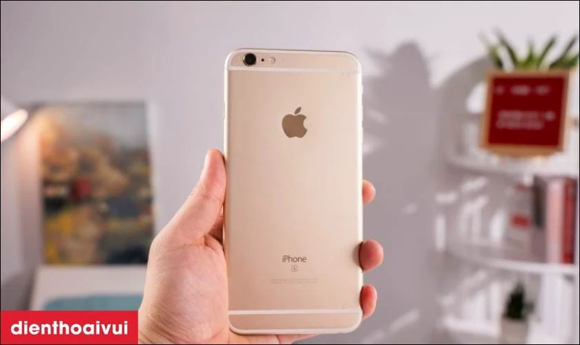 C&oacute; n&ecirc;n mua điện thoại iPhone 6S Plus 32GB cũ xước cấn gi&aacute; rẻ