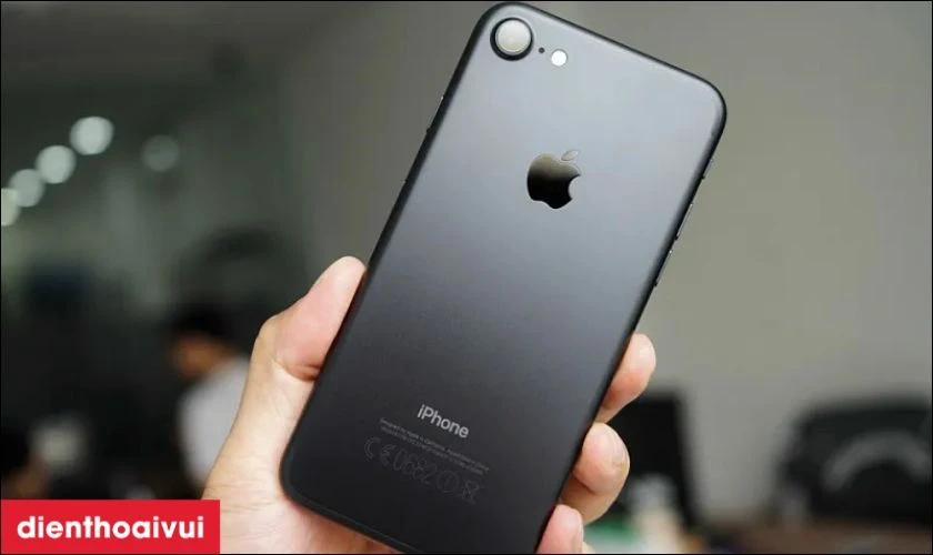 Thiết kế của iPhone 7 128GB cũ trầy xước l&agrave; sự kết hợp tinh tế&nbsp;