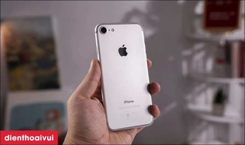 C&oacute; n&ecirc;n mua điện thoại iPhone 7 128GB cũ trầy xước gi&aacute; rẻ kh&ocirc;ng?
