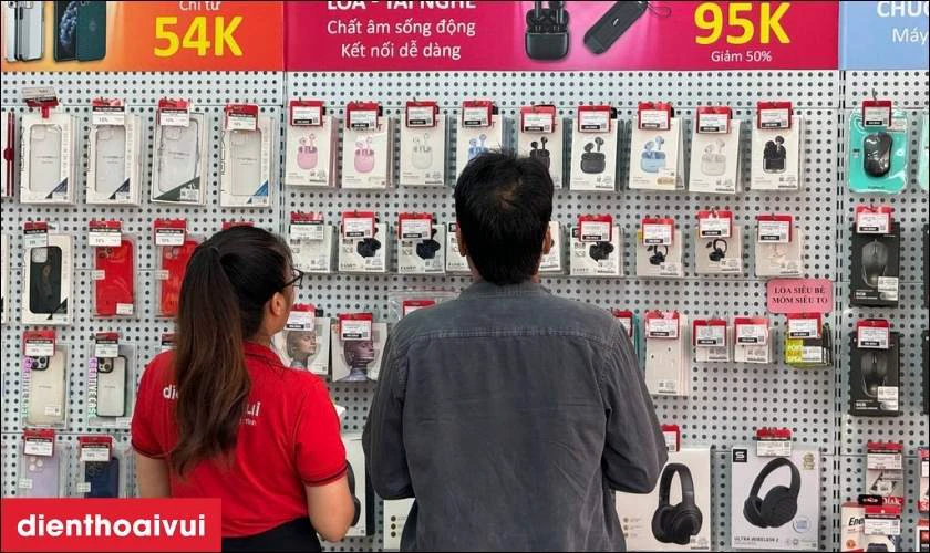 Tham khảo gi&aacute; b&aacute;n của iPhone 7 32GB cũ trầy xước