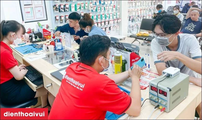 Mua điện thoại iPhone 7 32GB cũ trầy xước c&oacute; được bảo h&agrave;nh kh&ocirc;ng?
