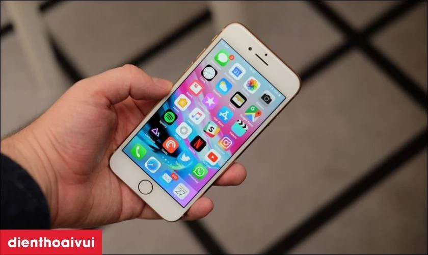 C&oacute; n&ecirc;n mua điện thoại iPhone 8 128GB cũ trầy xước kh&ocirc;ng?