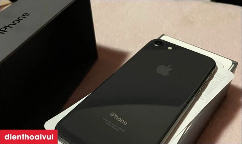 Những điều cần biết khi mua iPhone 8 128GB cũ trầy xước gi&aacute; rẻ
