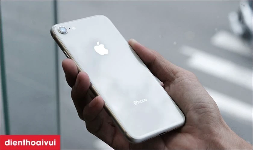 Một số tip bạn cần quan t&acirc;m trước khi mua iPhone 8 32GB Cũ trầy xước